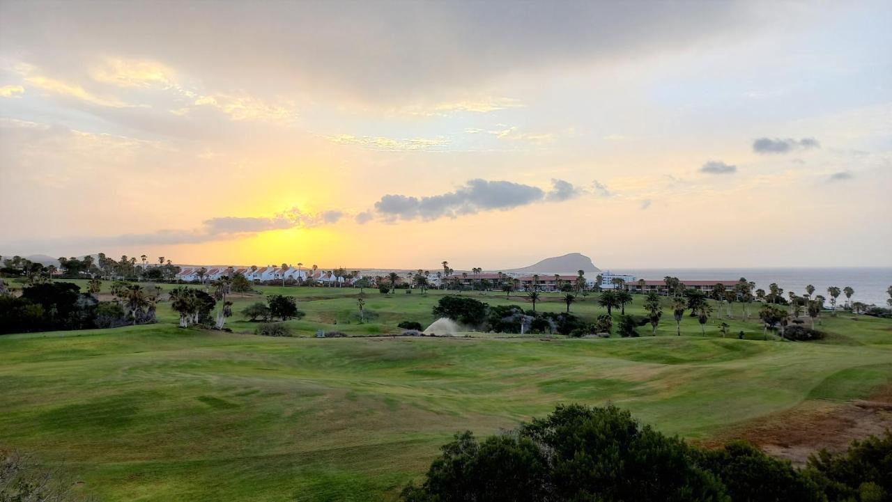 Golf Del Sur Apartment - Magnificent Panorama Of The Ocean, El Teide, And Montana Roja ซานมิเกลเดียโบนา ภายนอก รูปภาพ