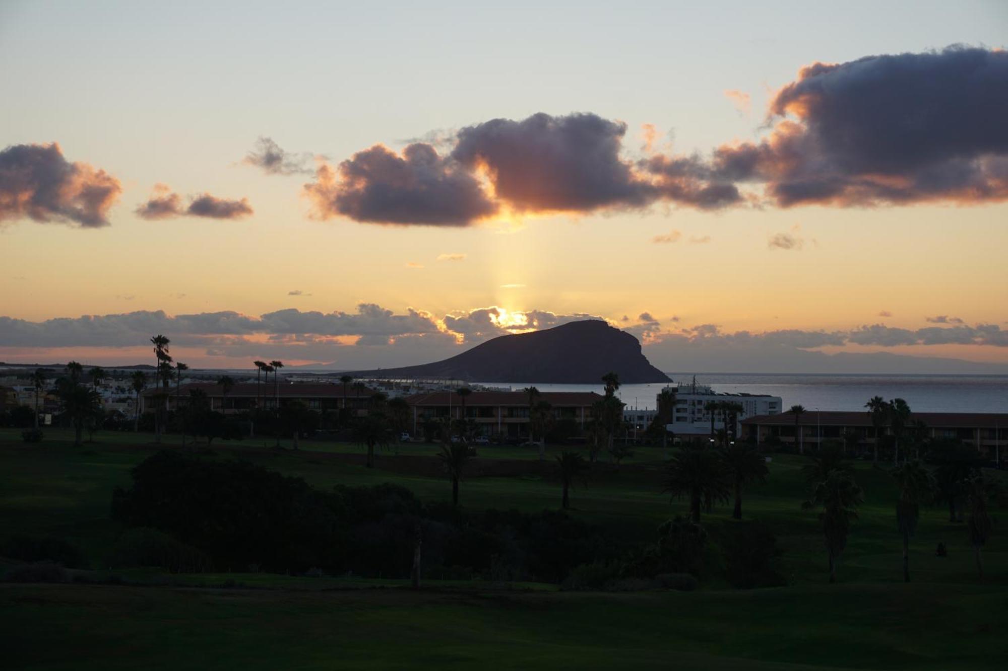 Golf Del Sur Apartment - Magnificent Panorama Of The Ocean, El Teide, And Montana Roja ซานมิเกลเดียโบนา ภายนอก รูปภาพ