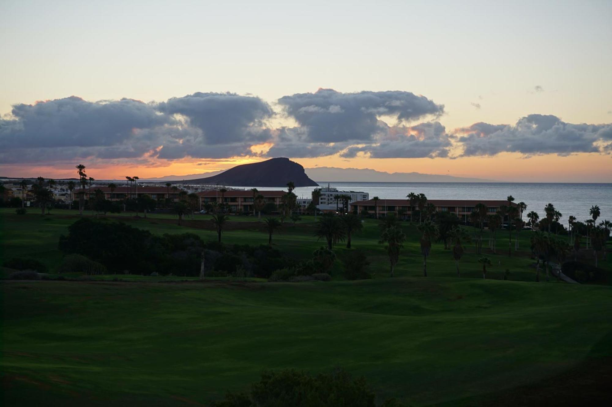 Golf Del Sur Apartment - Magnificent Panorama Of The Ocean, El Teide, And Montana Roja ซานมิเกลเดียโบนา ภายนอก รูปภาพ