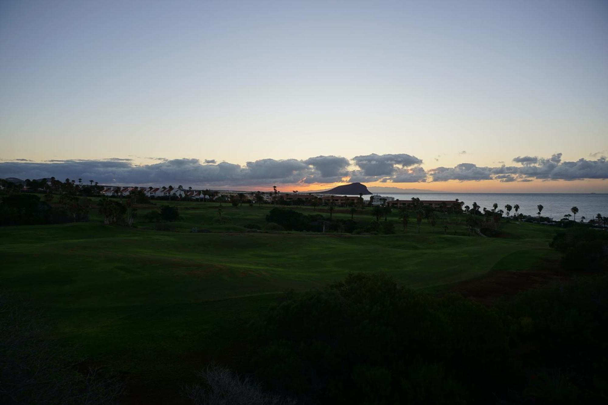 Golf Del Sur Apartment - Magnificent Panorama Of The Ocean, El Teide, And Montana Roja ซานมิเกลเดียโบนา ภายนอก รูปภาพ