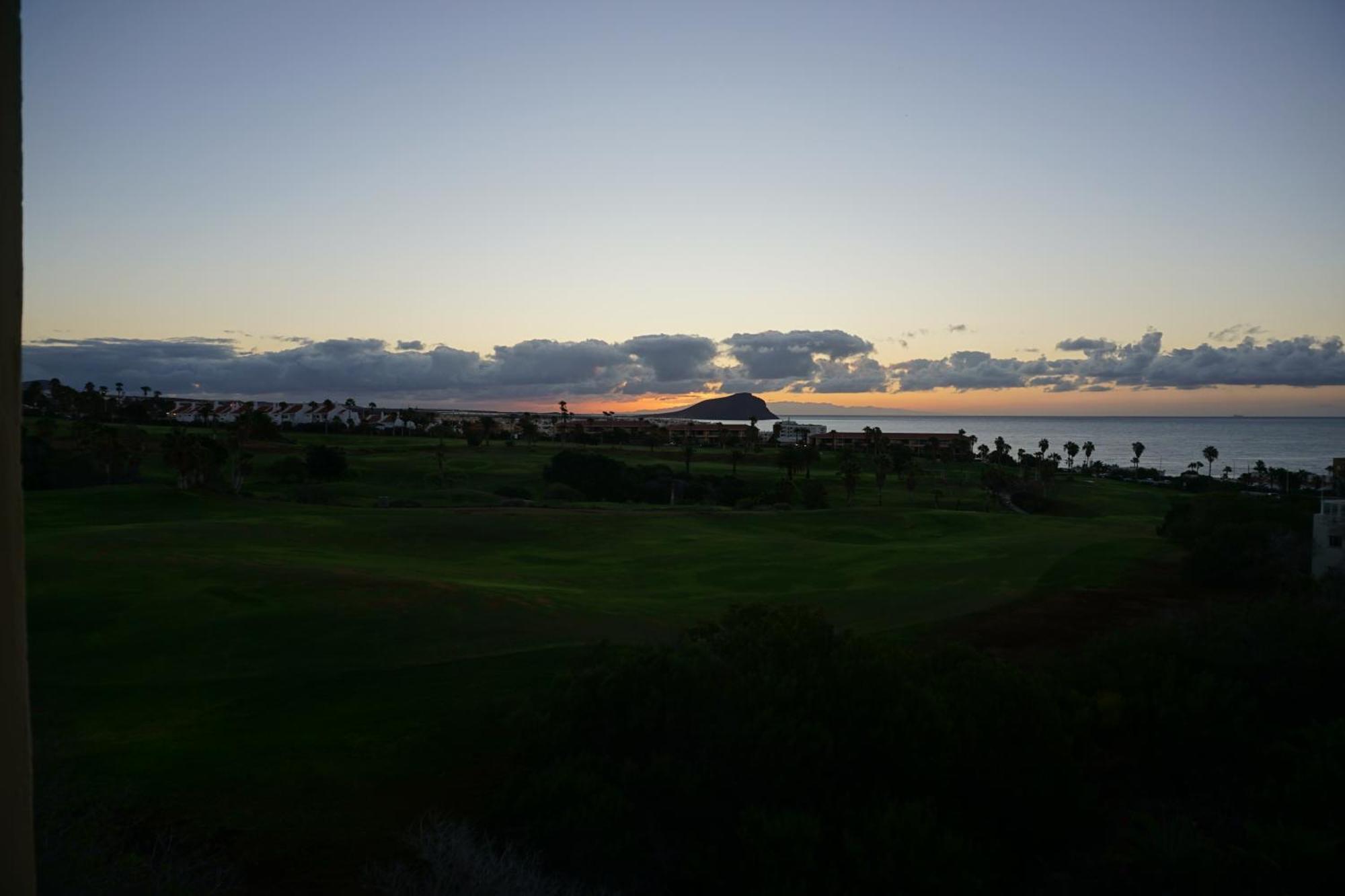 Golf Del Sur Apartment - Magnificent Panorama Of The Ocean, El Teide, And Montana Roja ซานมิเกลเดียโบนา ภายนอก รูปภาพ