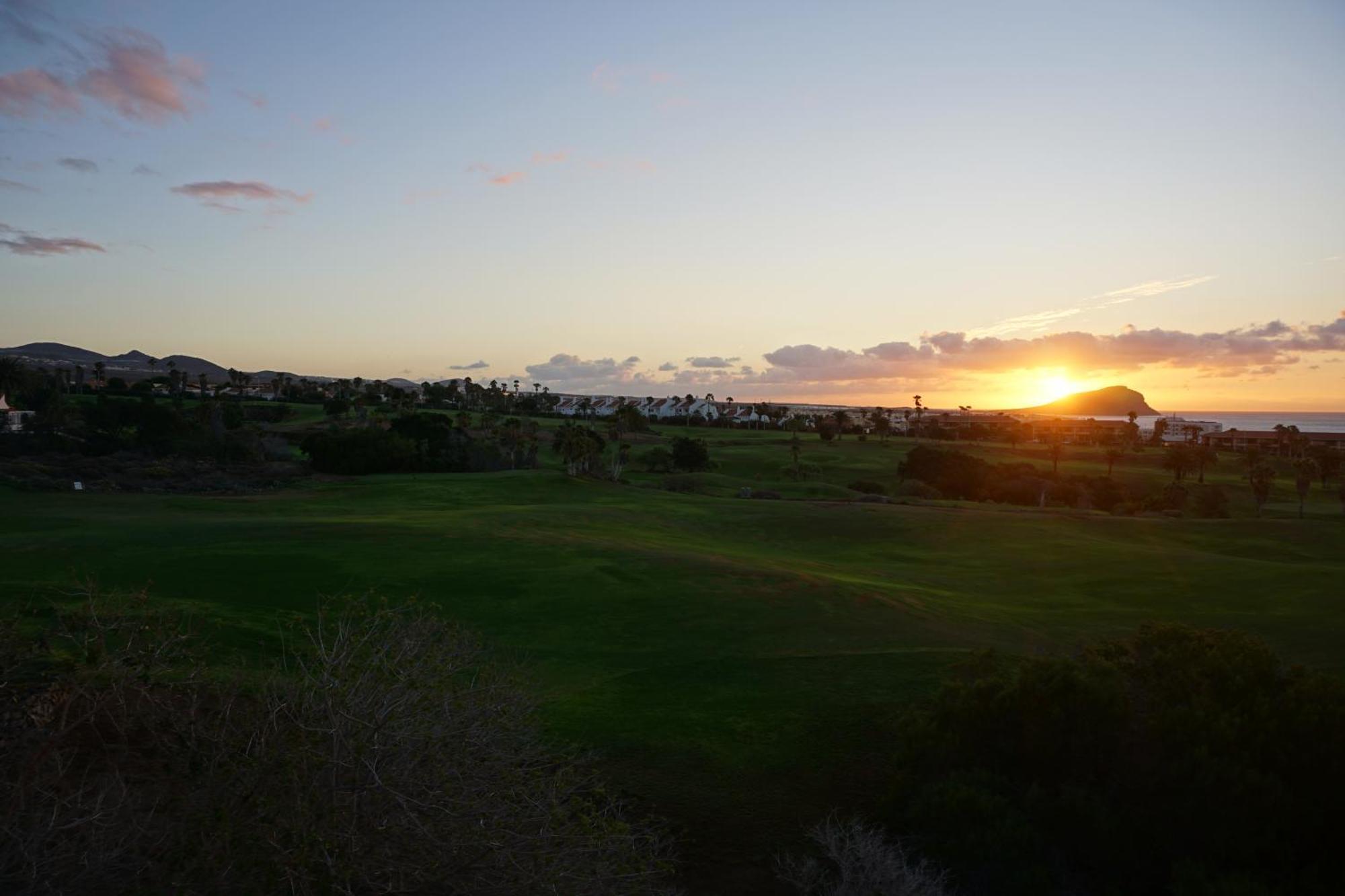Golf Del Sur Apartment - Magnificent Panorama Of The Ocean, El Teide, And Montana Roja ซานมิเกลเดียโบนา ภายนอก รูปภาพ